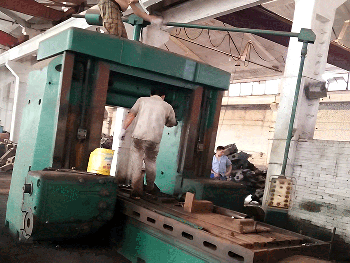 孟津龍門銑維修現(xiàn)場